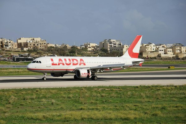 Où peut-on trouver une maison de vacances en Espagne avec des ateliers de céramique et des visites de marchés locaux?